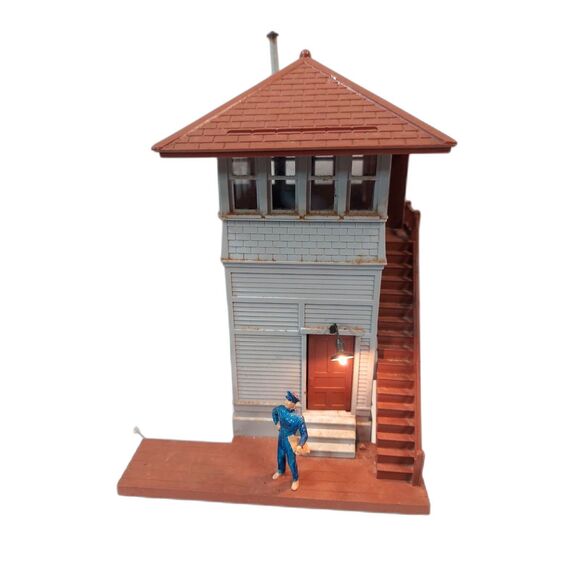 Plasticville Signal / Switch Tower Assembled Lighted Weathered O & S Gauge - Picture 1 of 4